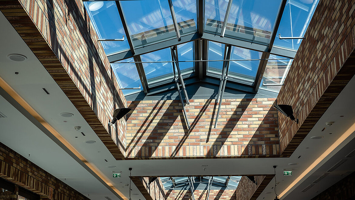 Glasdach PR60 des Schultheiss Quartiers für mehr Tageslicht und Sicherheit