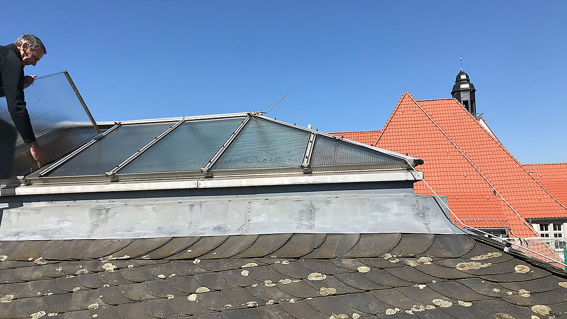 Arbeitsgericht in Bielefeld mit verbautem Glasdach, das saniert werden muss