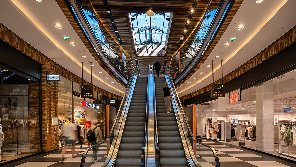 Umbau zum Einkaufszentrum mit LAMILUX Glasdach PR60