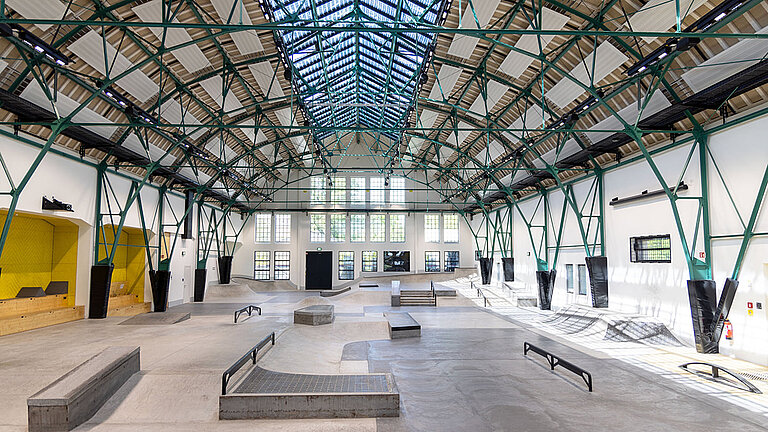 Sanierte Eggenhalle in München mit LAMILUX Glasdach PR60