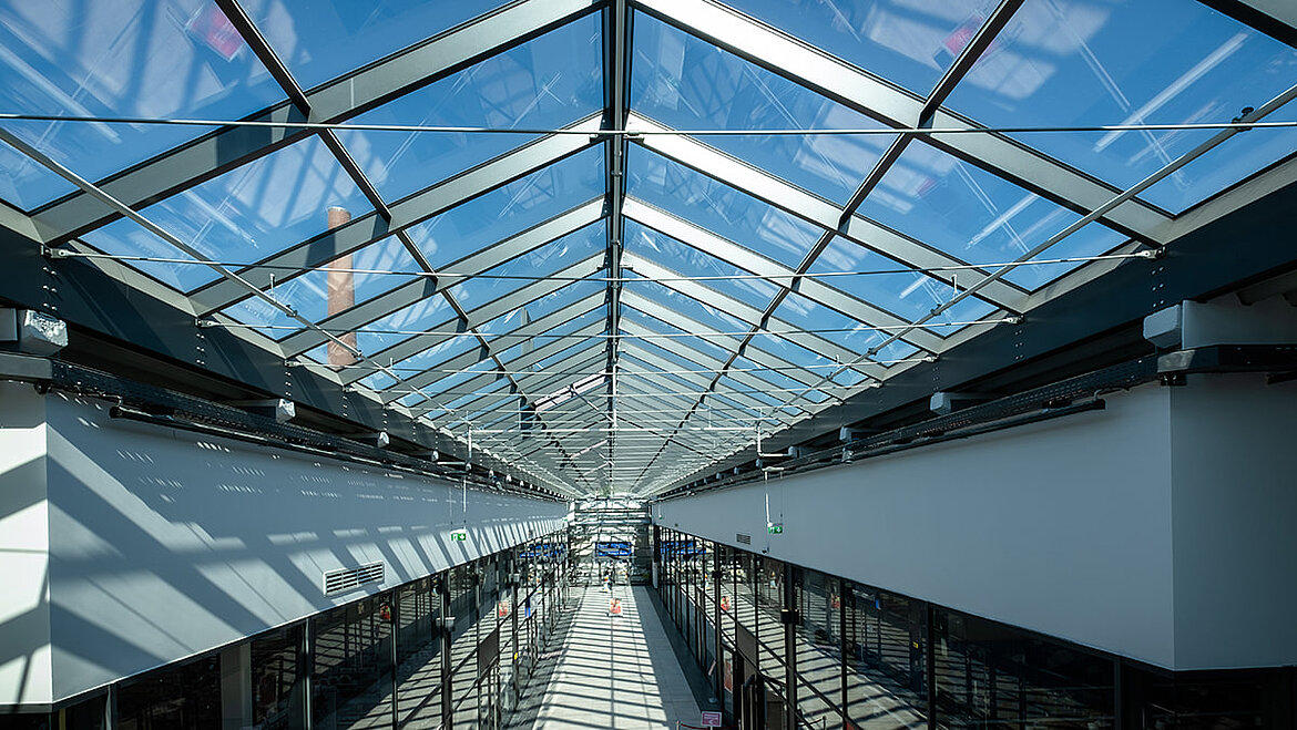 LAMILUX Glasdach PR60 auf dem sanierten Outlet Center Selb