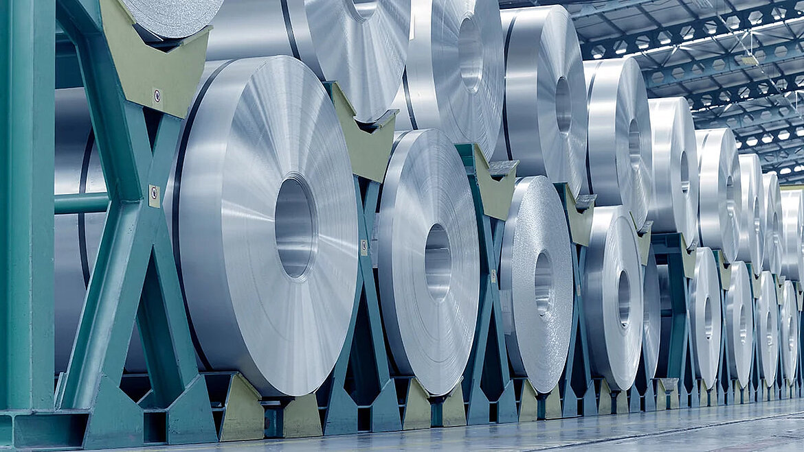 Aluminium-Rollen in einem Lager | insights by LAMILUX
