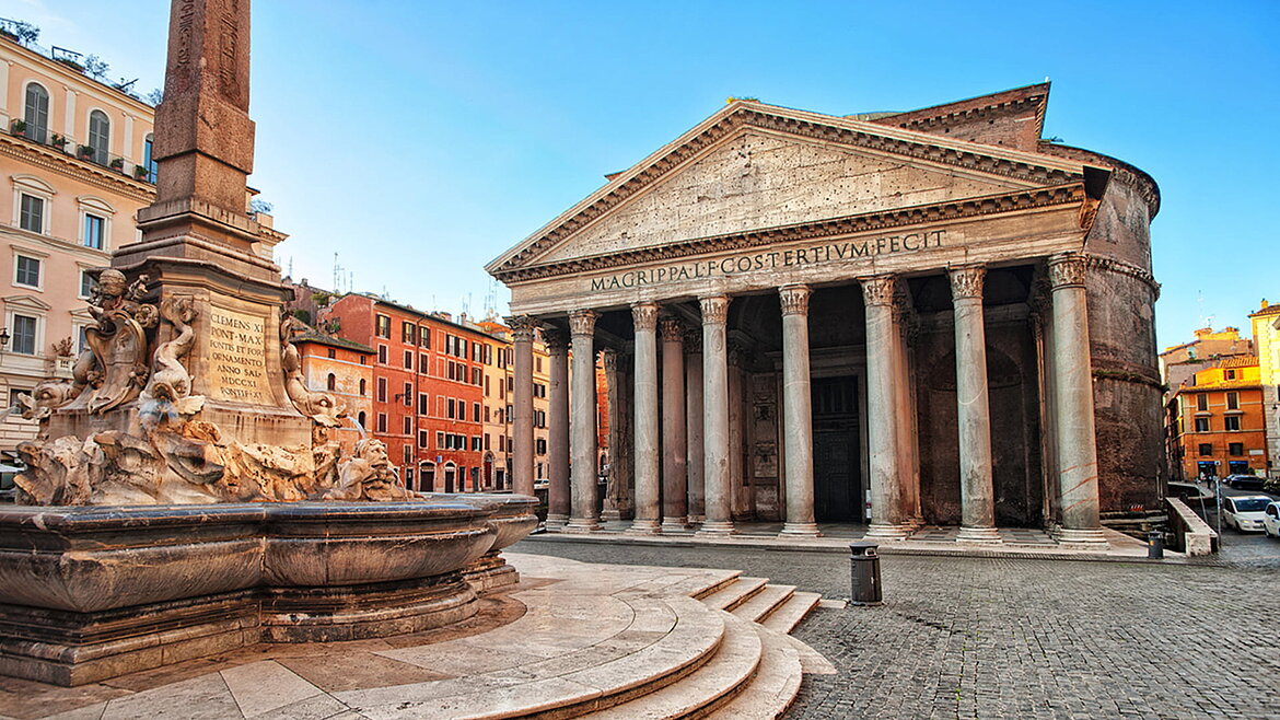 Das Pantheon in Rom bei Sonnenaufgang