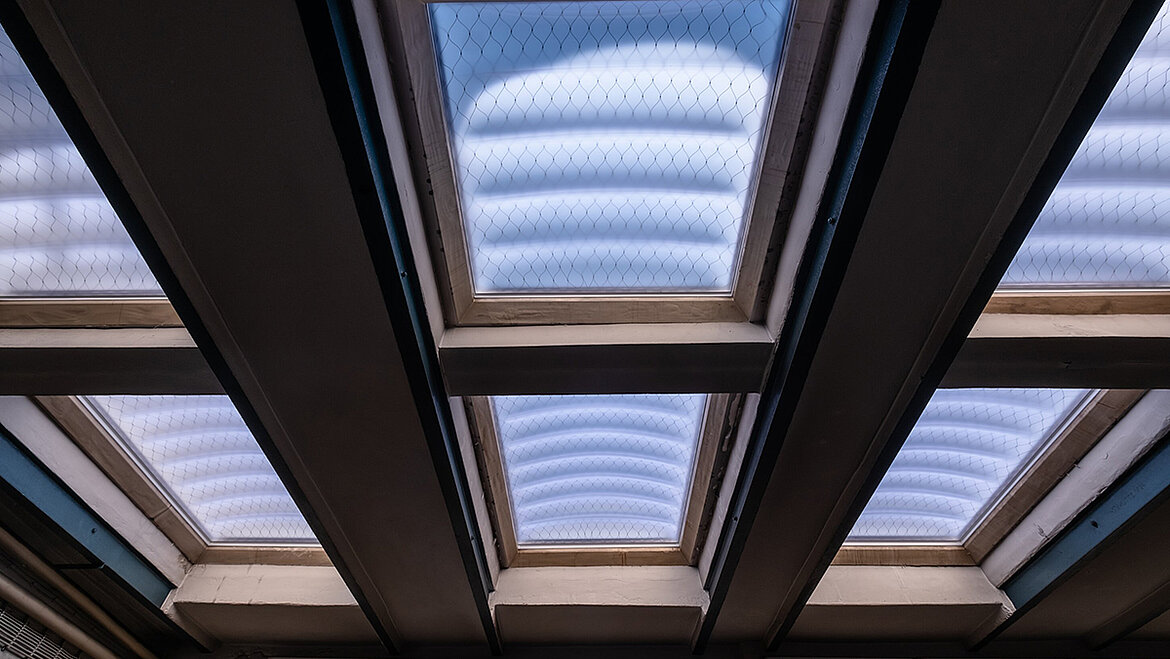 Innenraum mit LAMILUX Lichtkuppeln F100 W für natürliche Tageslichtversorgung