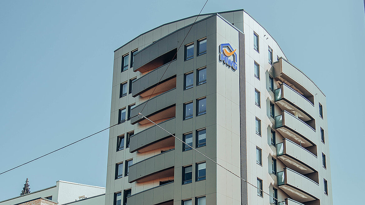 Wohnhochhaus im Breiten Weg Magdeburg mit LAMILUX Objektentrauchung