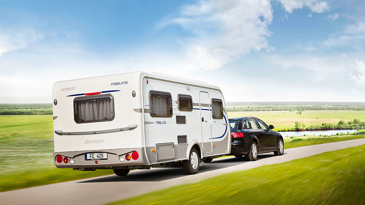 Wohnwagen auf Straße