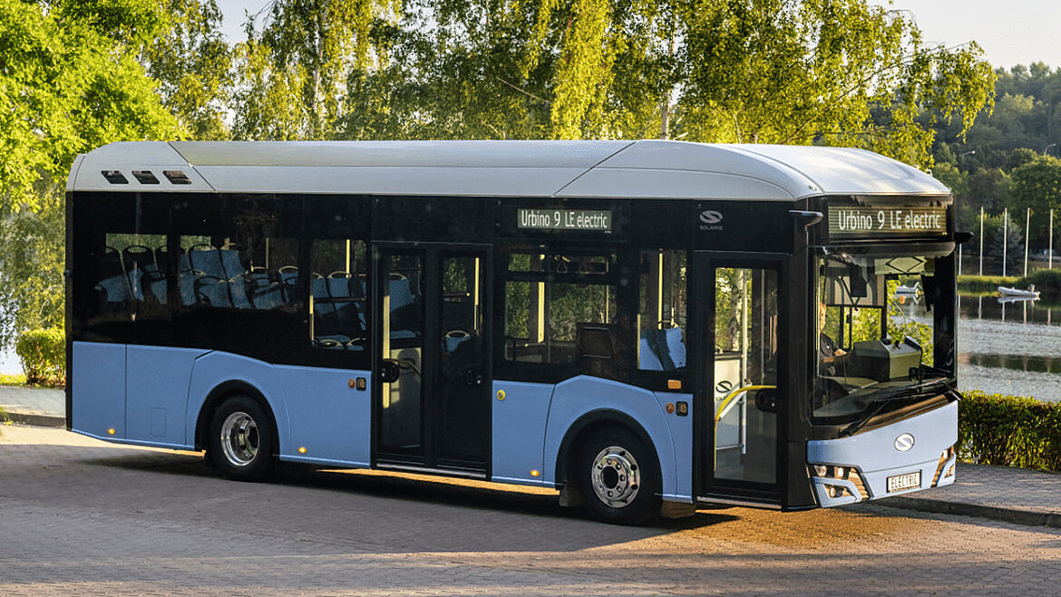 Midibus auf Straße Midibus auf Straße | insights by LAMILUX
