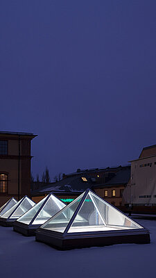 LAMILUX Flachdach Fenster als Pyramide / Walmdach - Schule Norrkoeping