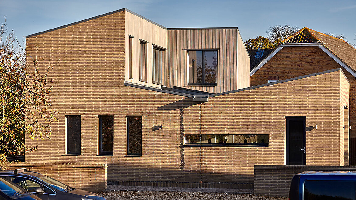 Potton Show Home in England vereint Flachdach und Pultdach