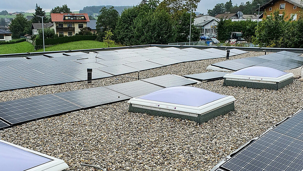 LAMILUX Rauchlift Lichtkuppel F100 auf Feuerwehr Straßwalchen