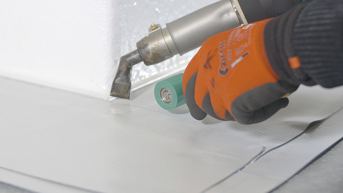 PVC-Bahnen überlappend verschweißen | insights by LAMILUX