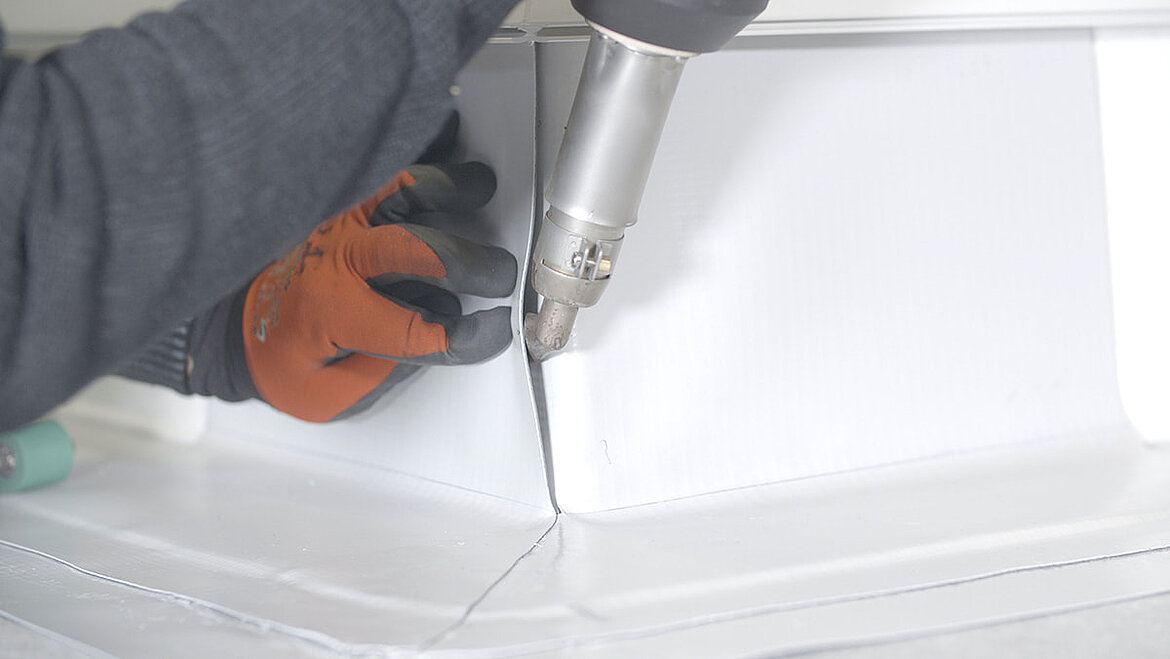 LAMILUX Aufsatzkranz mit hochgeführter PVC-Abdichtungsbahn | insights by LAMILUX