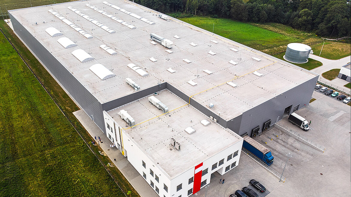 LAMILUX Tageslichtsysteme auf einer Industriehalle | insights by LAMILUX