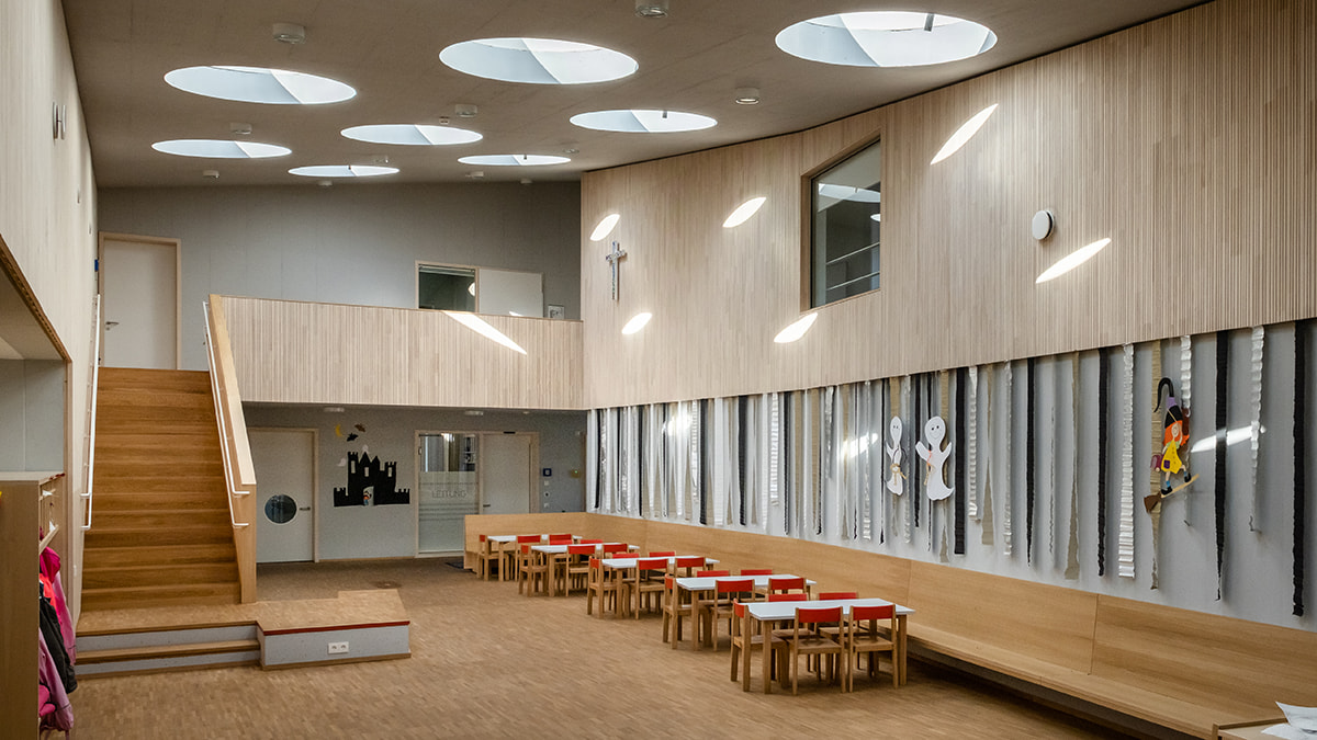 Flachdach Fenster F100 Rund im Kindergarten St. Severin