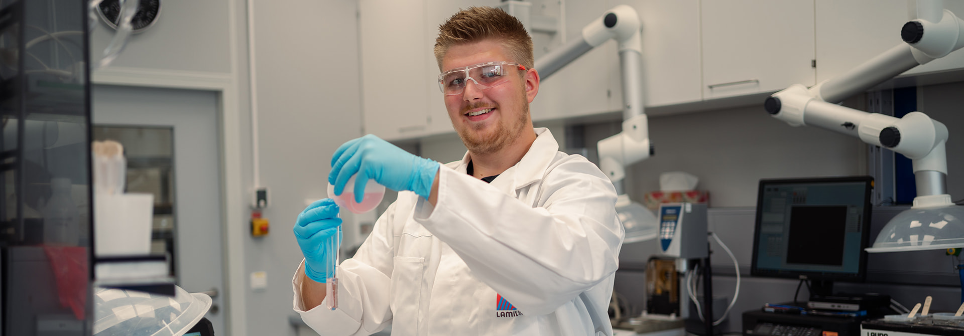 Praktikum Forschung und Entwicklung / Anwendungstechnik Composites Praktikum Forschung und Entwicklung / Anwendungstechnik Composites