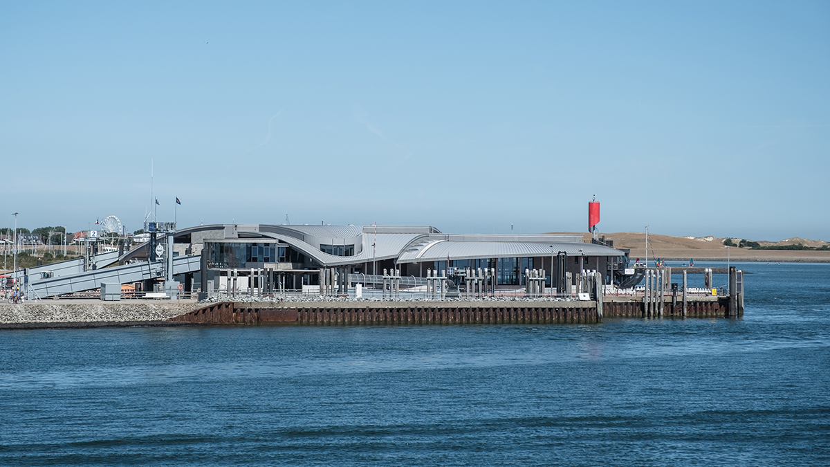 LAMILUX Flachdach Fenster im Hafenterminal auf Norderney
