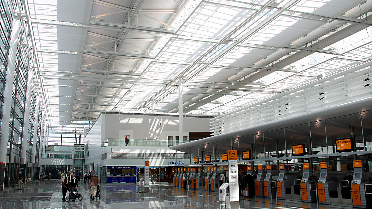 LAMILUX Objektentrauchung im Terminal 2 des Flughafens in München