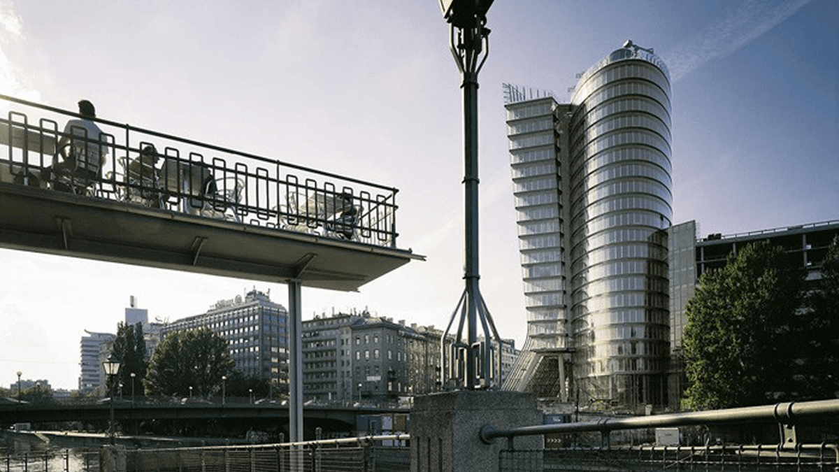 LAMILUX Objektentrauchung im Uniqa Tower in Wien