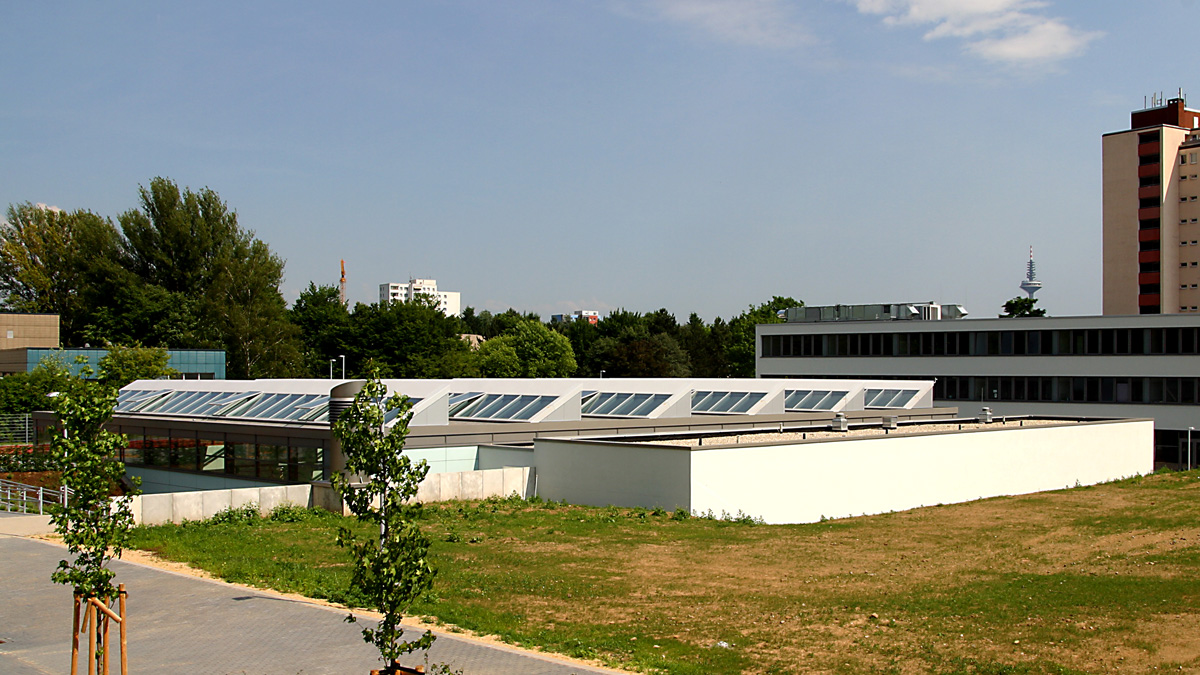 LAMILUX Glasdach PR60 in der Turnhalle der Europäischen Schule in Frankfurt