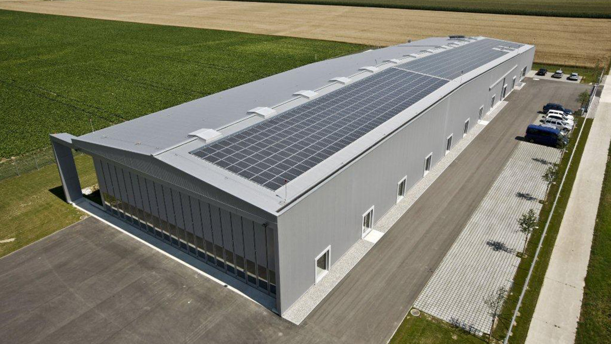 LAMILUX Glasdach PR60 in der Fertigungshalle von Solar Impulse in Lausanne