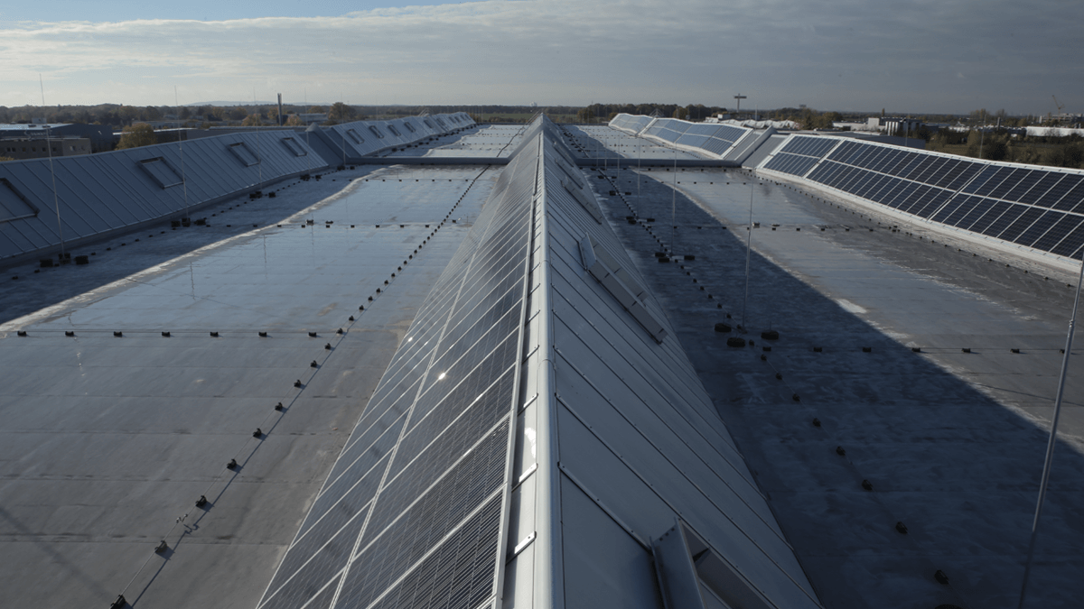 LAMILUX Lichtband im Logistikzentrum in Hoppegarten