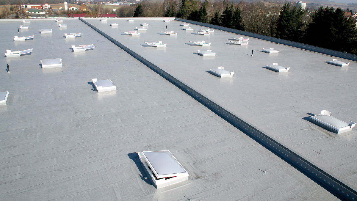 LAMILUX Lichtkuppel F100 im Logistikzentrum von Cube-Bikes in Waldershof