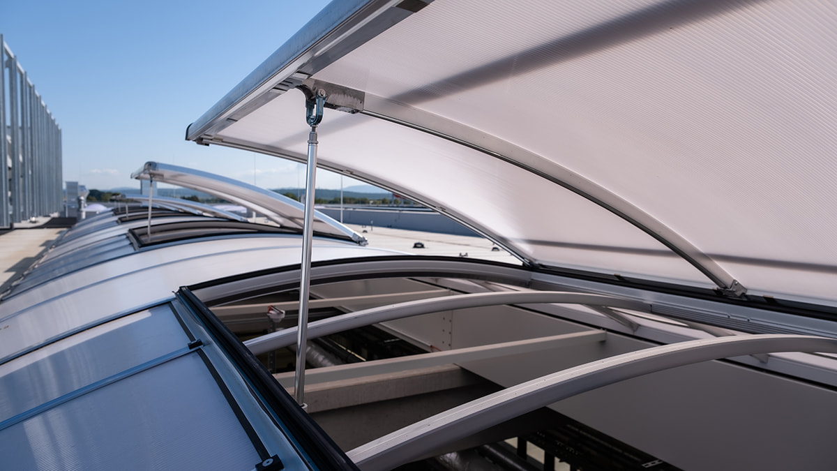 Lichtkuppel F100 im Firmenzentral Fronius in Neuhof LAMILUX