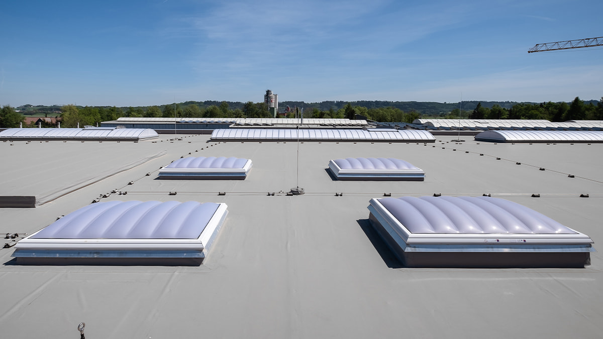 LAMILUX Lichtkuppel F100W Produktionshalle Unglehrt in Memmingen