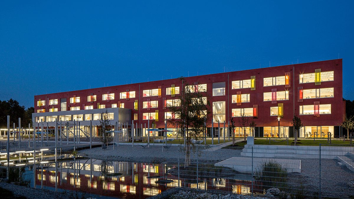 LAMILUX Passivhaus Lösungen im Schulgebäude und der Sporthalle des Gluck - Gymnasiums in Neumarkt i.d. OPF. 