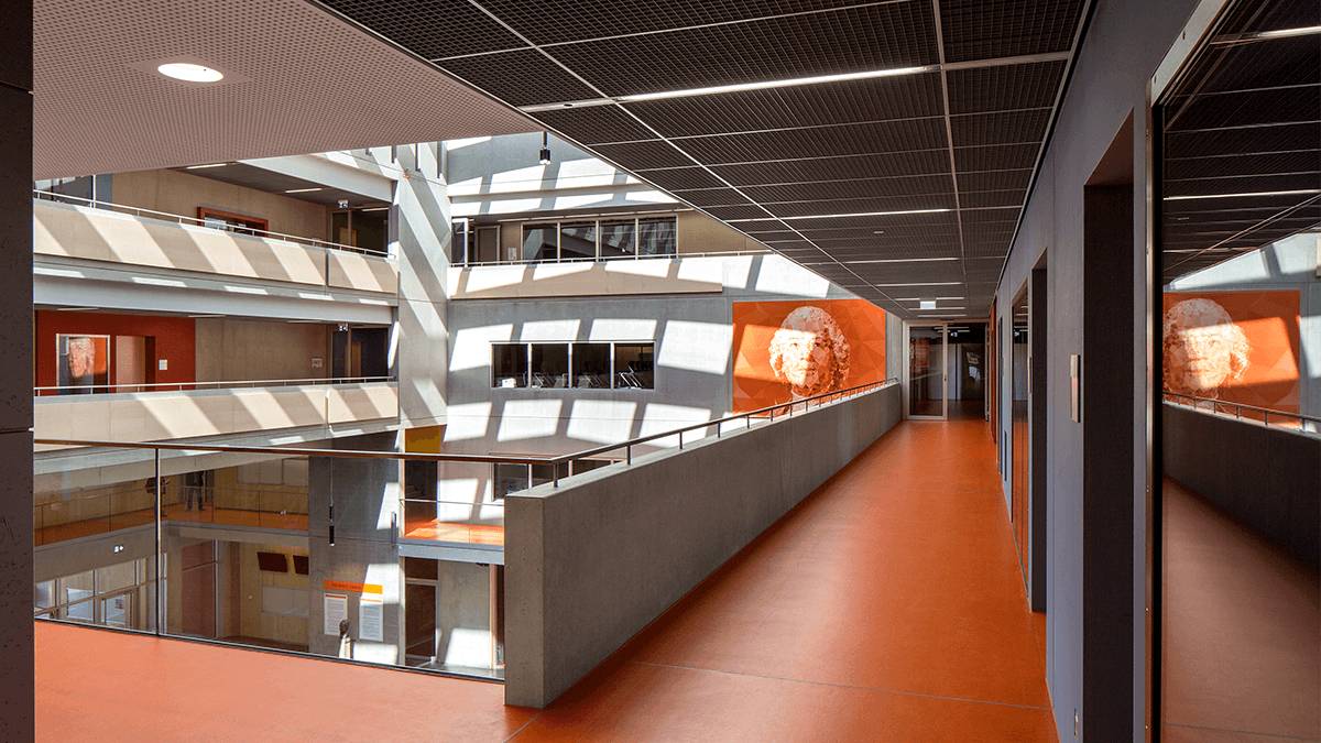 LAMILUX Passivhaus Lösungen im Schulgebäude und der Sporthalle des Gluck - Gymnasiums in Neumarkt i.d. OPF. 