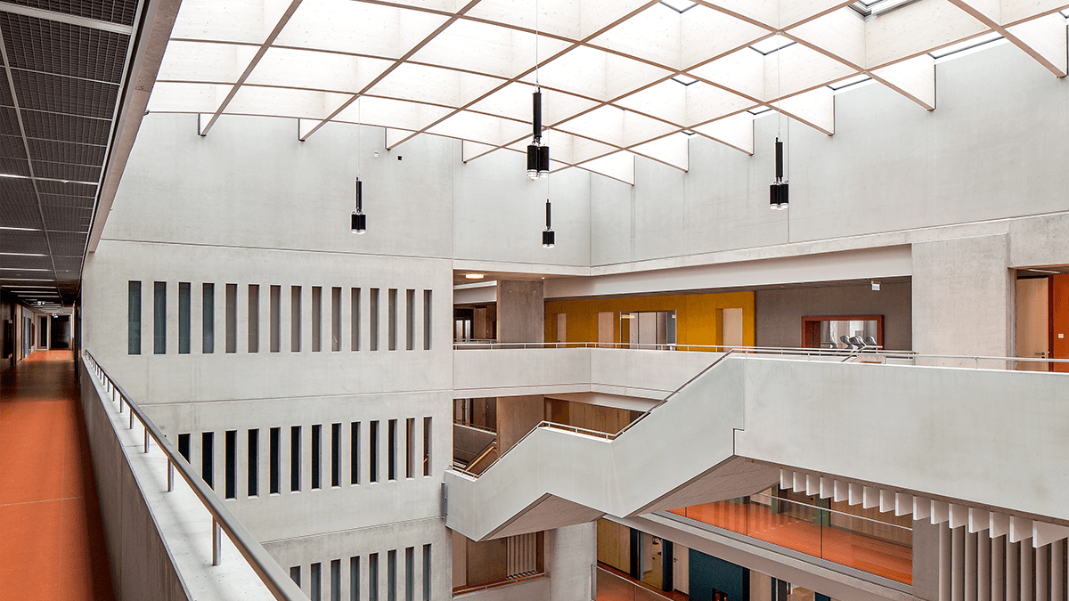 LAMILUX Passivhaus Lösungen im Schulgebäude und der Sporthalle des Gluck - Gymnasiums in Neumarkt i.d. OPF. 