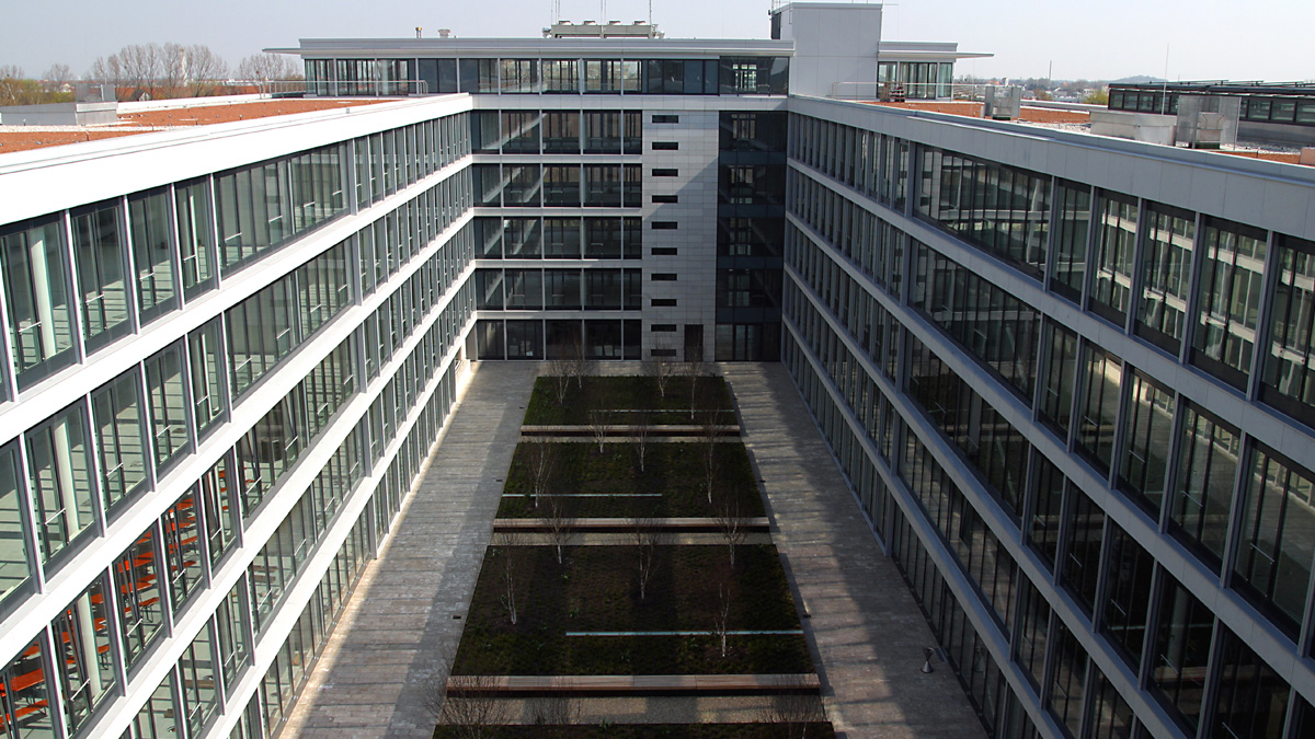 LAMILUX Lösungen für Rauch- und Wärmeabzug in einem Parkhaus in Schwabing